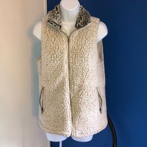 Women’s ivory fuzzy vest Small